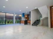 Casa 4 recamaras en savia central frente a casa club