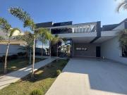 Casa 4 suítes planejados e piscina à venda no condomínio...