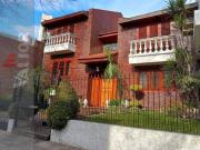 Chalet 5 amb. 3 dormitorios, Escritorio Cochera...