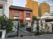 Casa 5 Amb. C/ Cochera 289 m² Lote 375 m² SOLO USO...