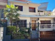 casa 5 amb con garage para 4 autos y terraza c/ quincho....