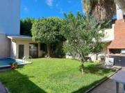 Casa 5 amb con piscina y cochera en Olivos