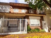 Casa 5 amb en 2 Plantas, con Patio, Terraza y Cochera!