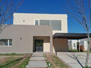Casa 5 amb venta Bo. Monet C/pileta a Estrenar