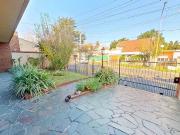 CASA 5 AMB. VENTA QUILMES O. CON QUINCHO Y 3 COCH