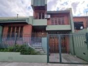 Casa 5 ambientes, cochera 3 autos, jardín y quincho. vent a