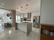 CASA 5 AMBIENTES COCHERA PILETA