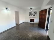 Casa 5 ambientes con depto 2 ambientes V Lynch