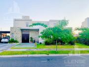 Casa 5 ambientes con fondo a la laguna Nuevo Quilmes