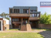 Casa 5 ambientes con patio