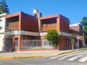 CASA 5 AMBIENTES CON PATIO COCHERA EN MONTE CASTRO