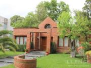 Casa 5 ambientes con piscina amoblada en venta y...