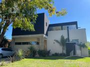 Casa 5 ambientes en dos plantas en venta Barrancas de Iraola