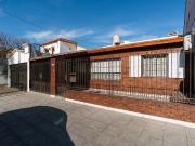 Casa 5 ambientes en venta Bernal Centro