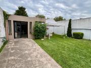 CASA 5 AMBIENTES EN VENTA EN BERNAL CON JARDIN