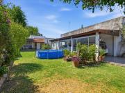 Casa 5 ambientes en venta en Burzaco con jardín