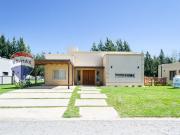 CASA 5 AMBIENTES EN VENTA LAGOS DE SAN ELISEO