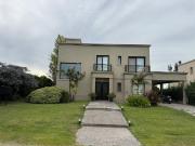 CASA 5 AMBIENTES SANTA RITA EN VENTA CENTRAL