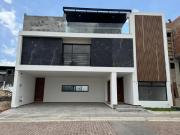 Casa 5 recámaras en venta, Lomas de Angelópolis con gimnasio