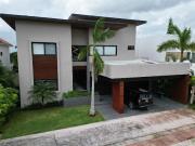 Casa 5 Recámaras Venta Residencial Lagos del Sol en Cancún