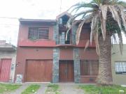 CASA 6 AMB CON COCHERA Y PARQUE EN VENTA, QUILMES