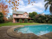 Casa 6 amb con pileta galería – Barrio La Colina –...