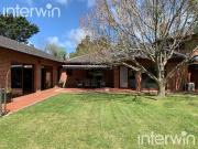 Casa 6 ambientes con Cochera Villa Gesell VENTA