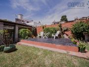 Casa 6 Ambientes en 2 plantas con Jardin, quincho y...