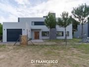 Casa 6 ambientes en Venta en Pinamar Permuta Parte de...