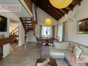 Casa 6 ambientes sobre doble terreno en venta en...