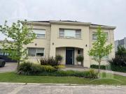 Casa 8 ambientes con pileta en venta Barrancas de Guido...