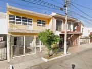 CASA A 2 AV CIRCUNVALACIÓN OBLATOS EN LA COL MONUMENTAL