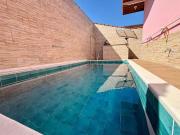 Casa à 300m do mar com piscina em Peruíbe