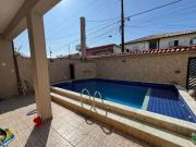 Casa à 30m do mar com 9 quartos e piscina em Peruíbe