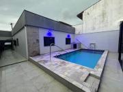 Casa à 40m do mar com piscina e 3 quartos em Itanhaém