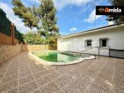 CASA A 4 VENTS, AMB PISCINA I CANTONERA en venda a Cubelles