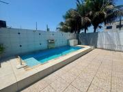 Casa à 500m do mar com 2 quartos e piscina em Itanhaém