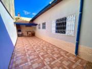 Casa à 50m do mar com 3 quartos e área gourmet em Itanhaém