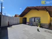 Casa à 900 metros da praia á venda Três Marias Peruíbe/SP