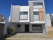 Casa a Calles de UDLAP en Venta, Fracc. La Mezza, San...