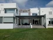CASA A CAMPO DE GOLF EN PRIVADA, EN VILLAS DE IRAPUATO