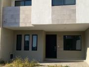 Casa a espaldas del tianguis del sol