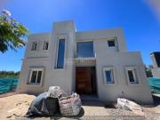 Casa a estrenar 2 Plantas Lote Perimetral Barrio Acacias