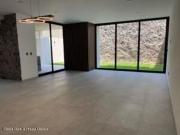 Casa a estrenar, 3 recamaras, estudio Altozano. VENTA