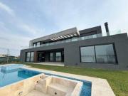 Casa a estrenar al lago en Marinas