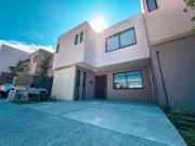 Casa a estrenar de 3 rec?maras y 2.5 ba?os en la zona de...