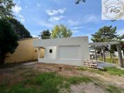 Casa a estrenar en lote propio c/ cochera en Costa del Este