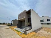 CASA A ESTRENAR EN PUNTO SUR, TLAJOMULCO DE ZUÑIGA