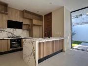 Casa a estrenar en Valle imperial, coto Maples 1