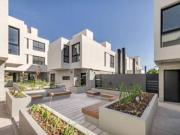 Casa en venta de 2 dormitorios y 1/2 con Cochera Housing...